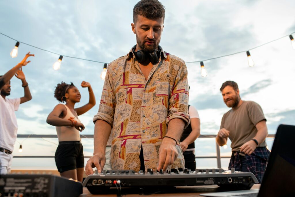DJ